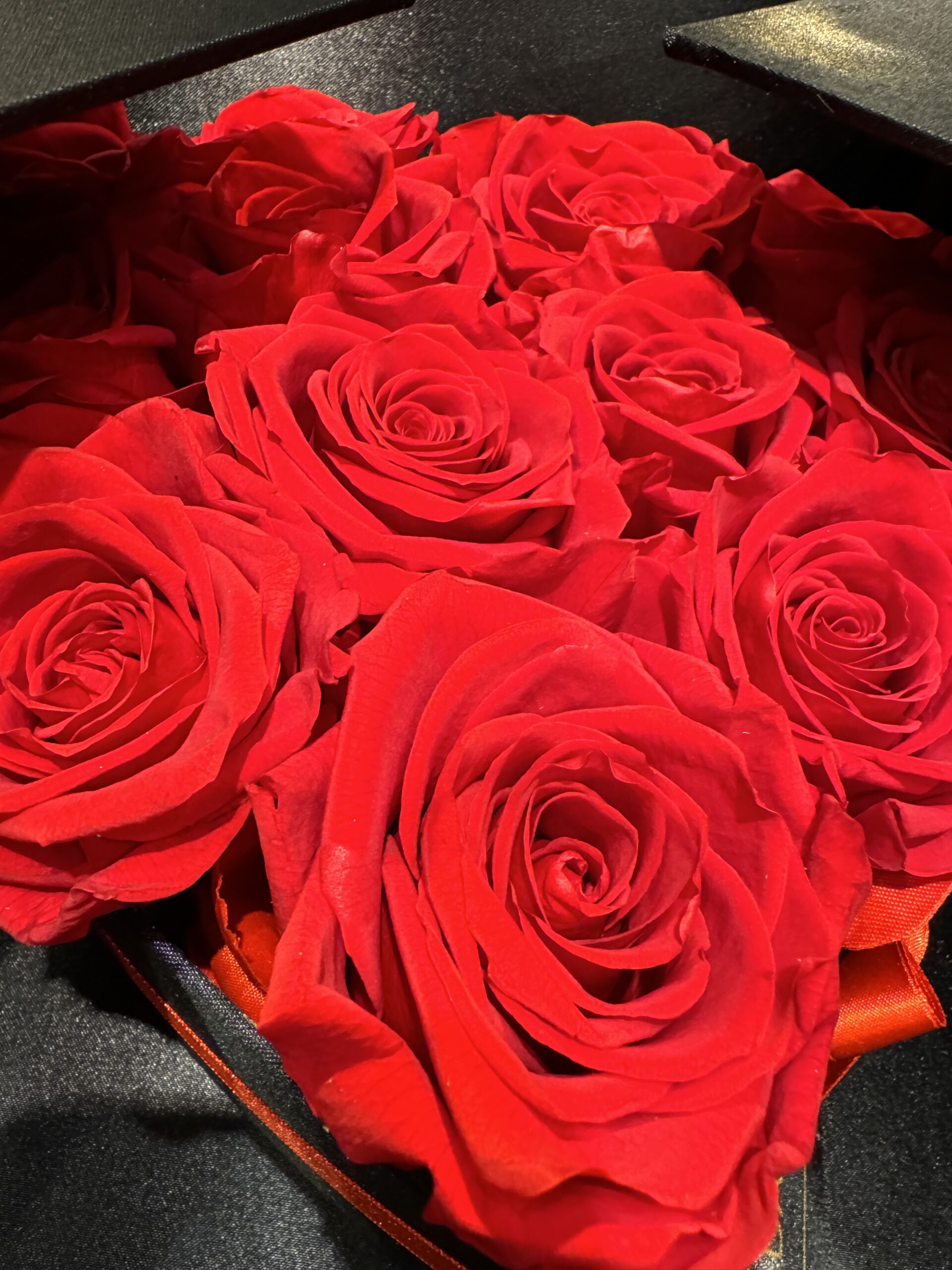 Everlasting rose box and chocolate - Image 4